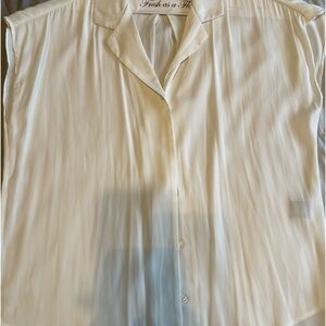 8 shirt bundle. Size M, and L.